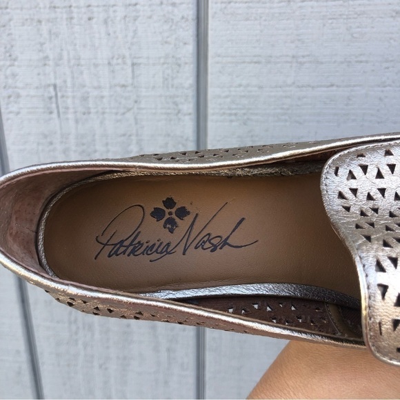 Patricia Nash Francesca Perforated Metallic Gold Tassel Detail Loafer 7.5 - Picture 4 of 8